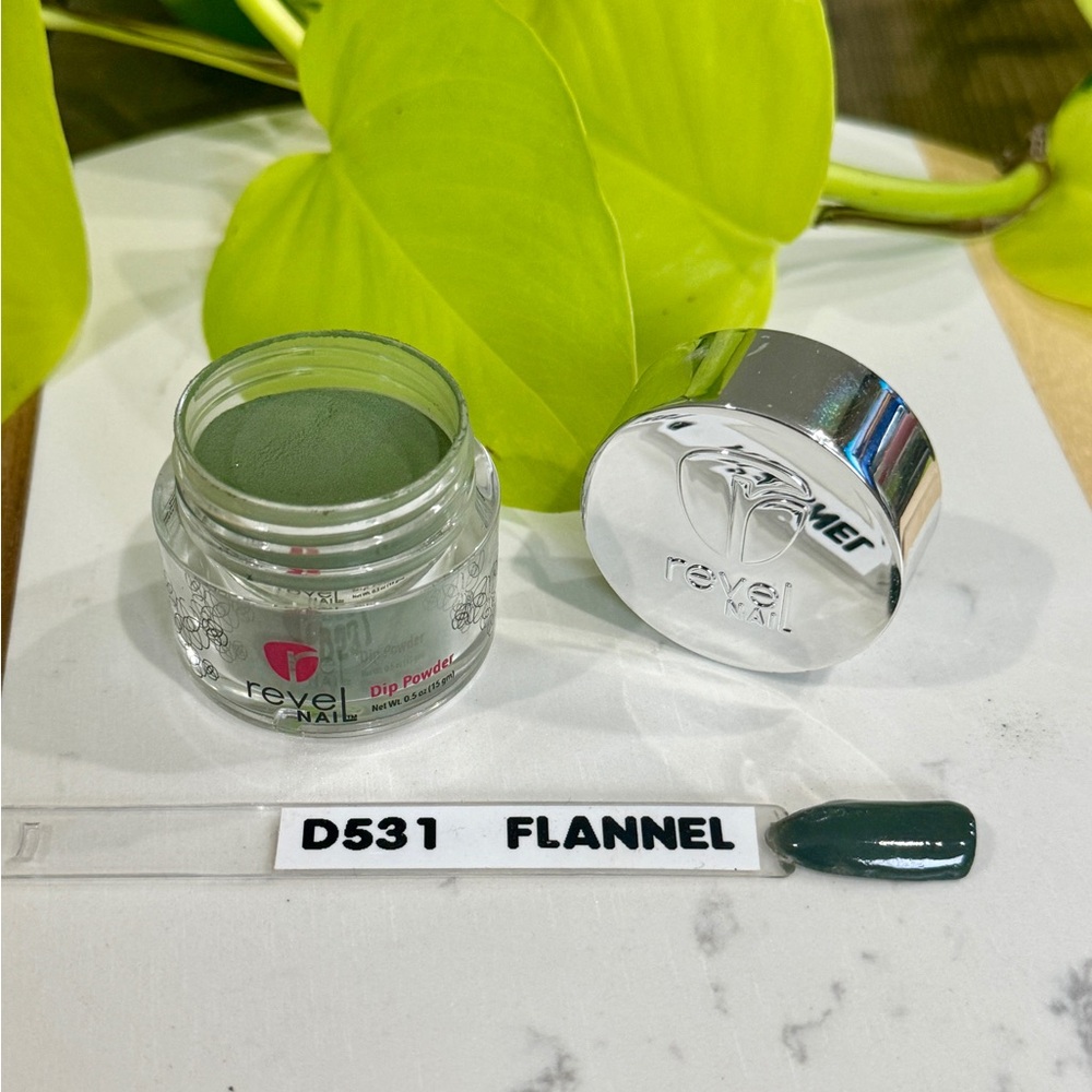 Rebel Nail Dip Powder in D531 Flannel